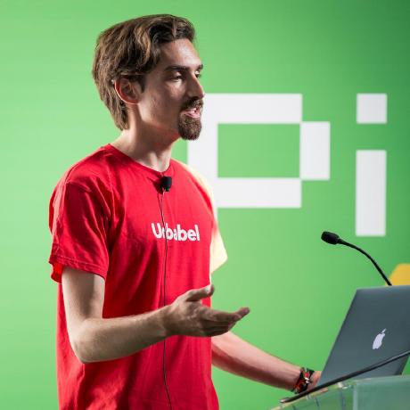 Uma foto de Afonso Graça dando uma palestra